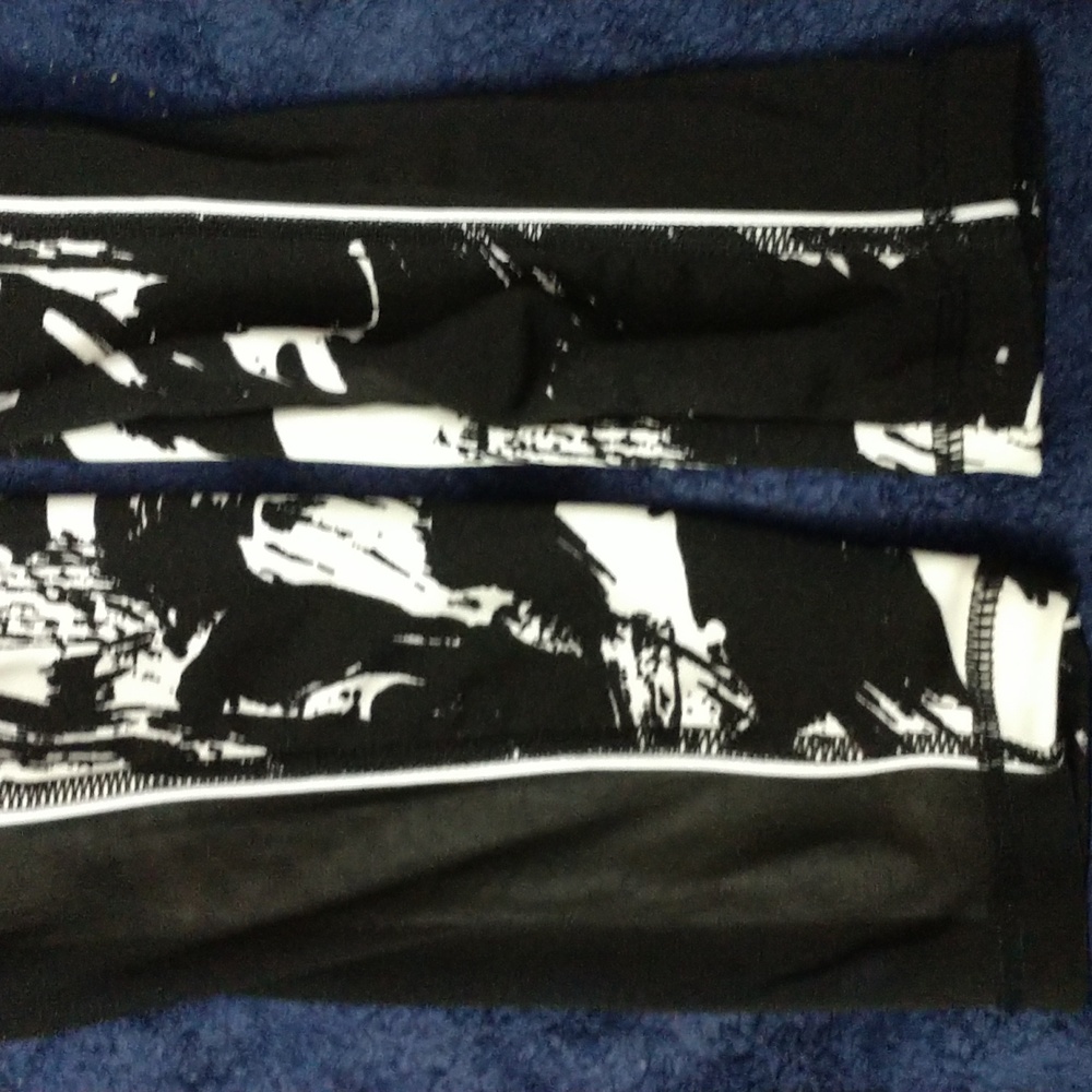 Nicole Miller Sport Leggings Black White Graffiti Print Mesh Calves Small - Picture 9 of 13